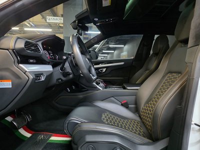 LAMBORGHINI URUS - 10