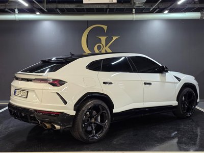 LAMBORGHINI URUS - 4