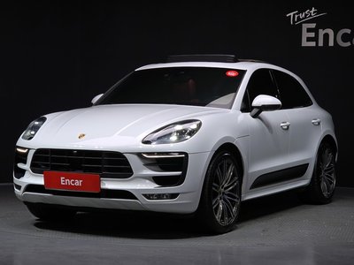 PORSCHE MACAN - 1