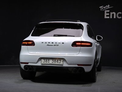 PORSCHE MACAN - 4