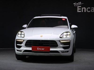 PORSCHE MACAN - 2