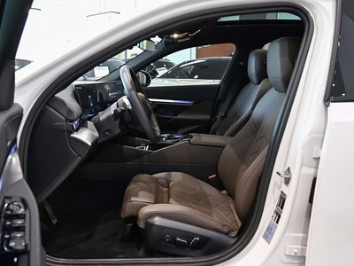 2025 BMW 5 SERIES 缩略图 11
