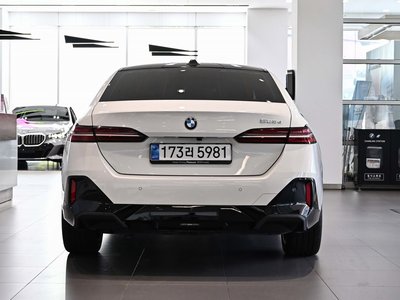 صورة 3 لـ 2025 BMW 5 SERIES