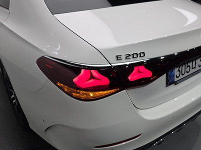 MERCEDES-BENZ E-CLASS - 10