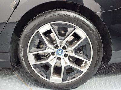 صورة 8 لـ 2025 BMW I5