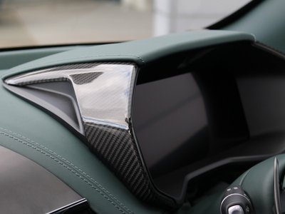 صورة 16 لـ 2025 Aston Martin DBX