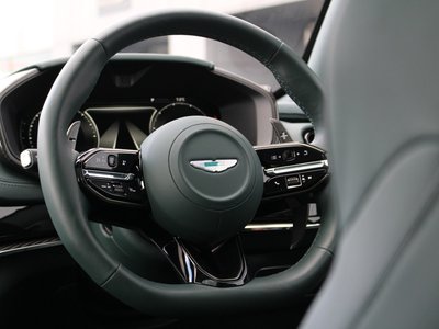 صورة 12 لـ 2025 Aston Martin DBX
