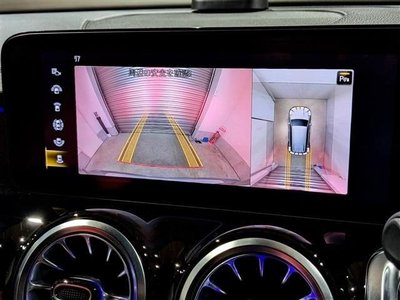 MERCEDES-BENZ GLB - 8