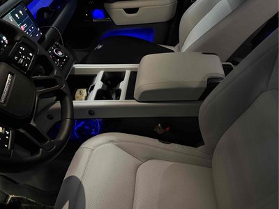 LAND ROVER DEFENDER - 8