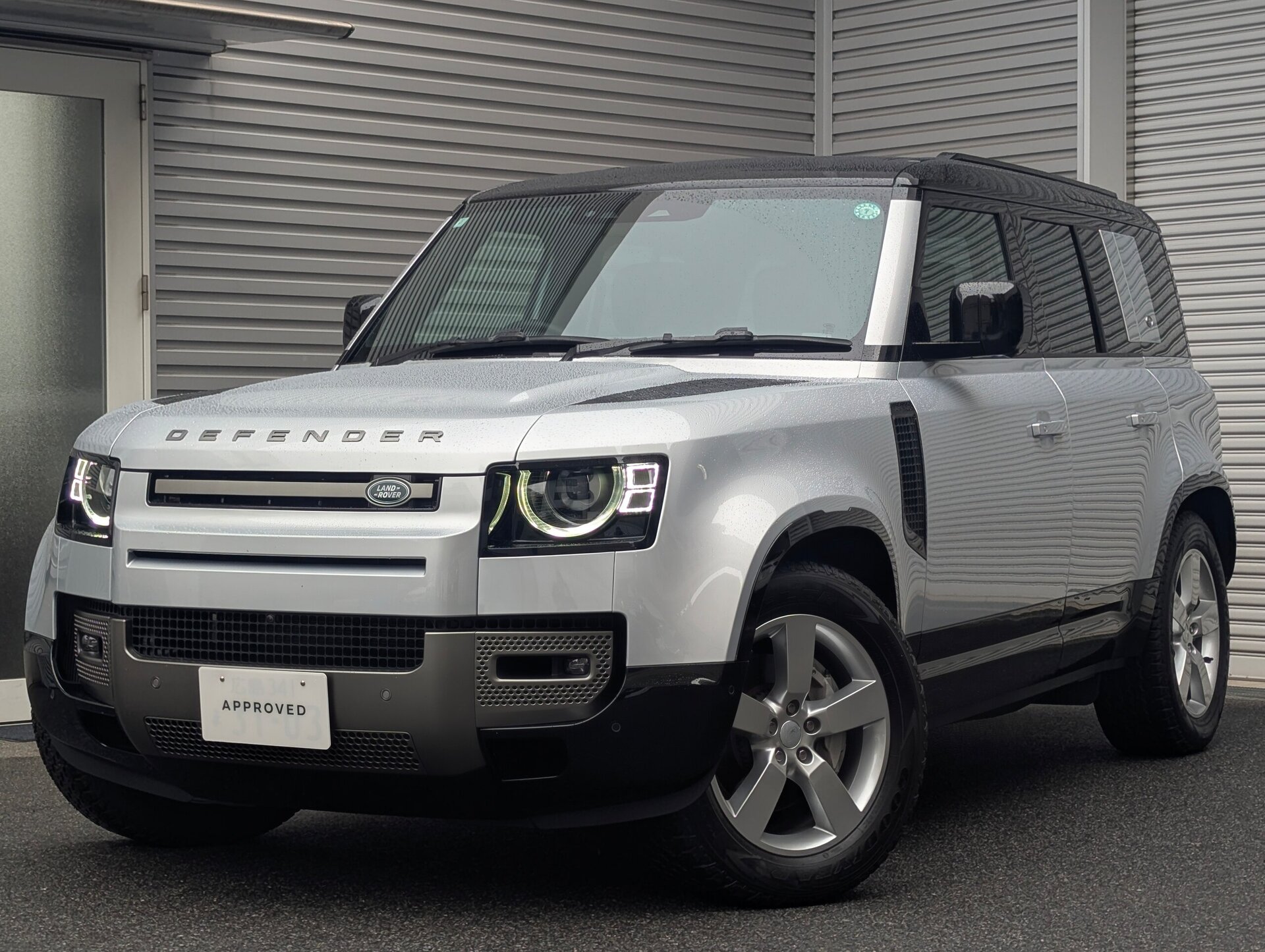 LAND ROVER DEFENDER 110 X DYNAMIC HSE D300 - View 1