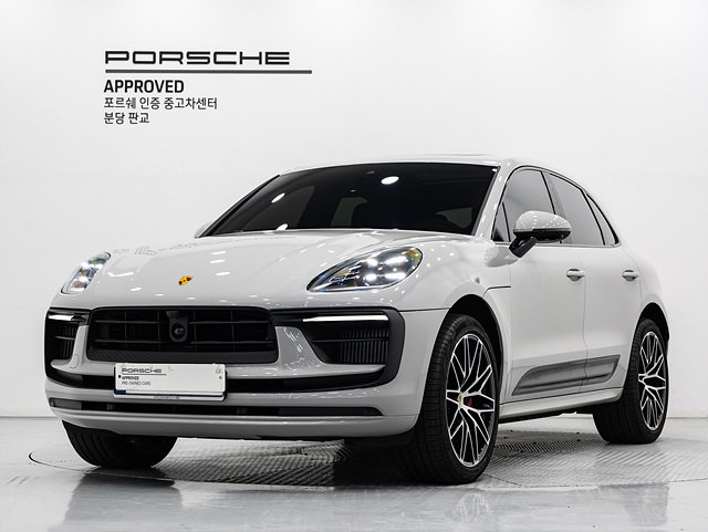 PORSCHE MACAN - View 1
