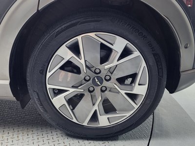 2022 Genesis GV60 photo 8