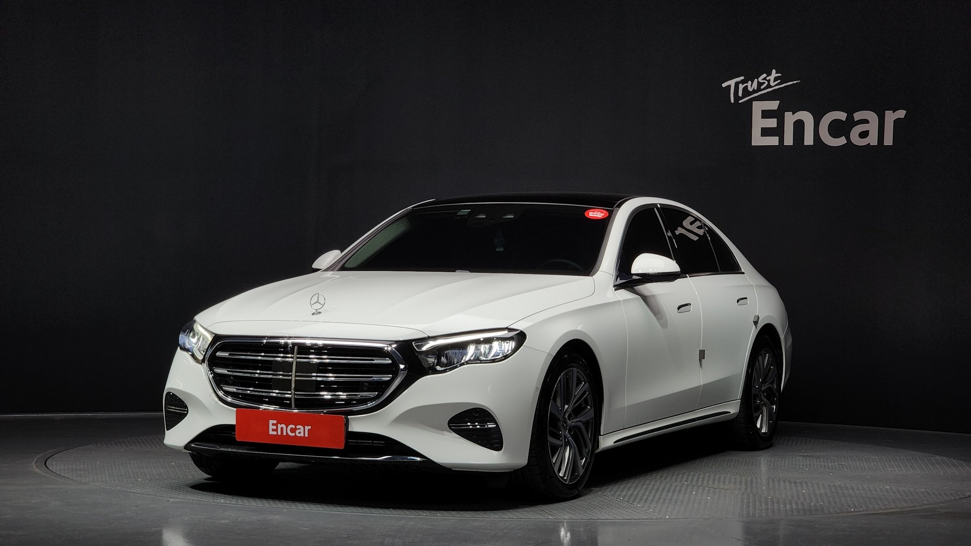 MERCEDES-BENZ E-CLASS - View 1