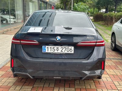 2025 BMW 5 SERIES — фото 2