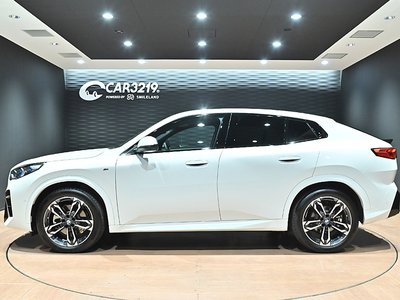2025 BMW X2 thumbnail 11