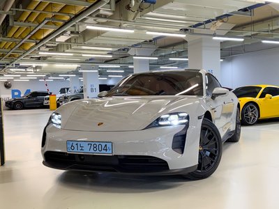 2022 Porsche TAYCAN photo 5
