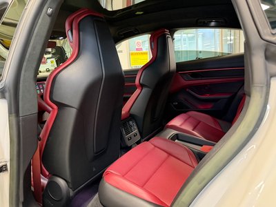 2022 Porsche TAYCAN photo 10