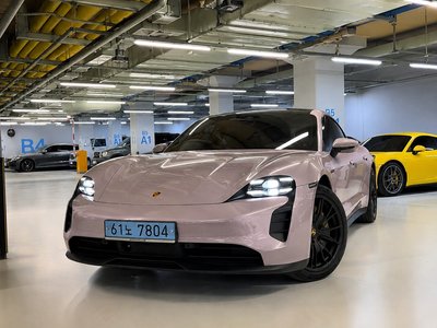 2022 Porsche TAYCAN photo 1