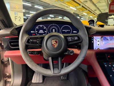 2022 Porsche TAYCAN photo 7