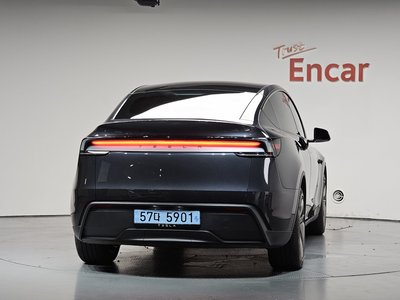 TESLA MODEL Y - 4