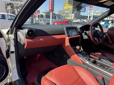 NISSAN GT-R - 10