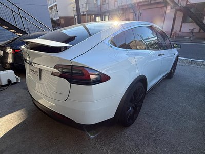 TESLA MODEL X - 8