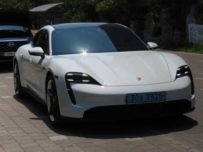 2023 Porsche TAYCAN photo 4