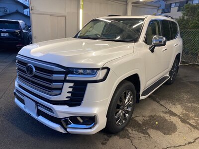 TOYOTA LAND CRUISER 300