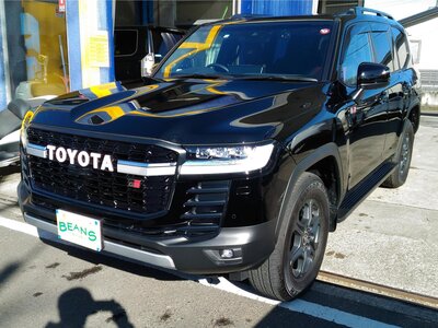 TOYOTA LAND CRUISER 300