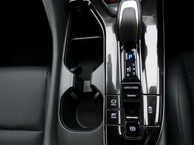 2025 Toyota CROWN SPORT photo 8