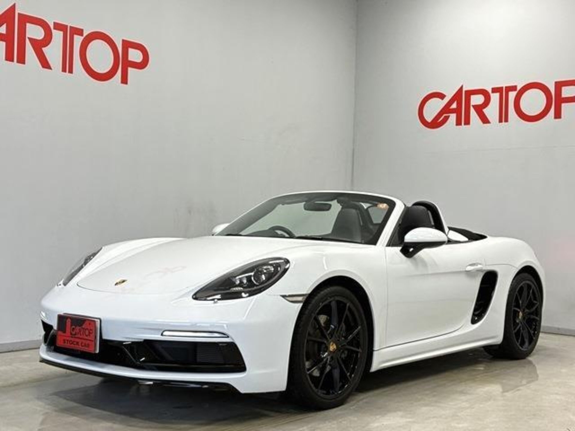 PORSCHE 718 BOXSTER - View 1