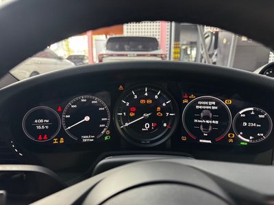 PORSCHE 911 - 8