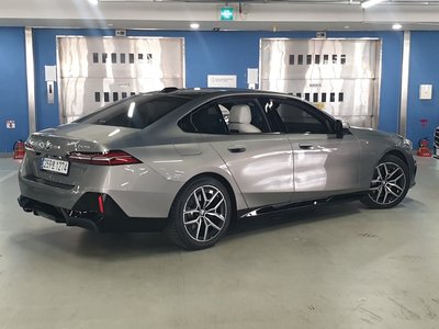 BMW 5 SERIES - 4