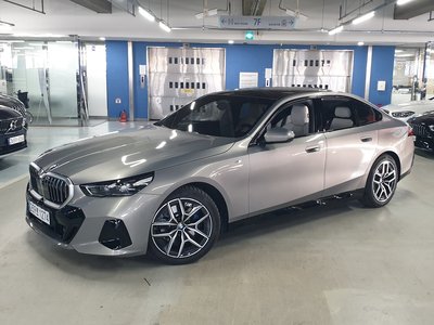 BMW 5 SERIES - 1