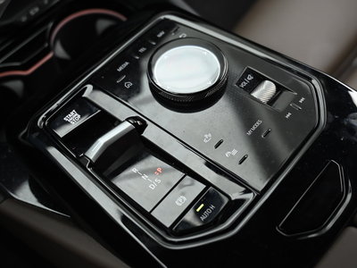 2025 BMW 5 SERIES 照片 9