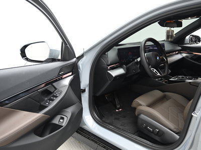 صورة مصغرة 11 لـ 2025 BMW 5 SERIES