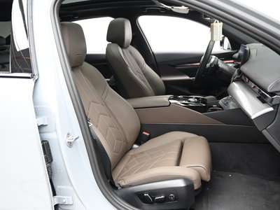 2025 BMW 5 SERIES 照片 10