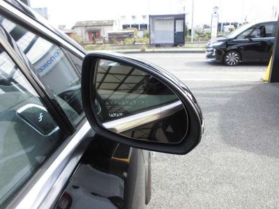 MERCEDES-BENZ EQE - 10