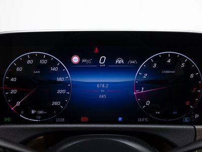 MERCEDES-BENZ E-CLASS - 8