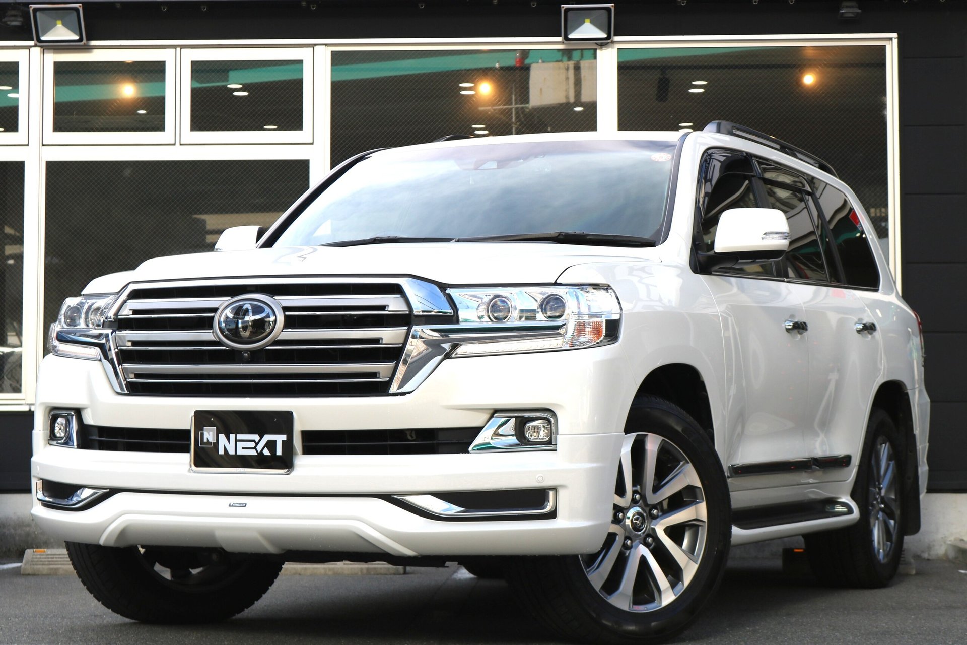 TOYOTA LAND CRUISER 200 - View 1