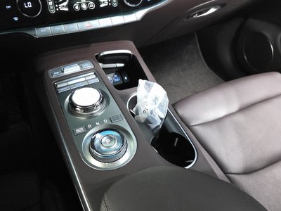 2022 Genesis GV70 — миниатюра 12