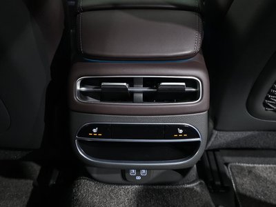 2022 Genesis GV70 — миниатюра 24