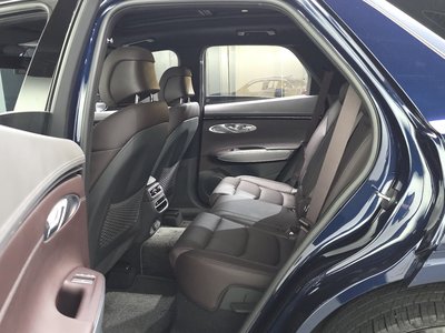 2022 Genesis GV70 — миниатюра 16