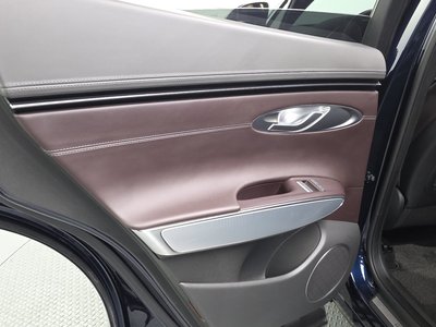 2022 Genesis GV70 — миниатюра 15