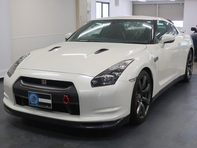 NISSAN GT-R - 1