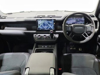 LAND ROVER DEFENDER - 4