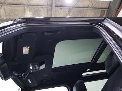 LAND ROVER DEFENDER - 10