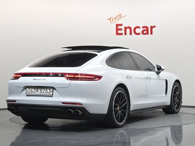 PORSCHE PANAMERA - 4