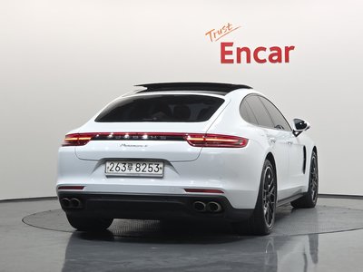 PORSCHE PANAMERA - 3