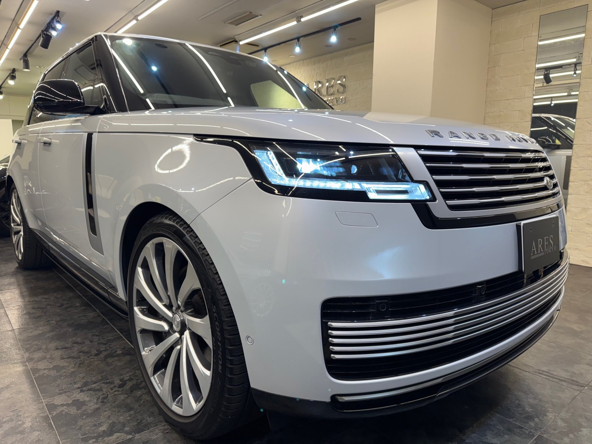 LAND ROVER RANGE ROVER - View 1